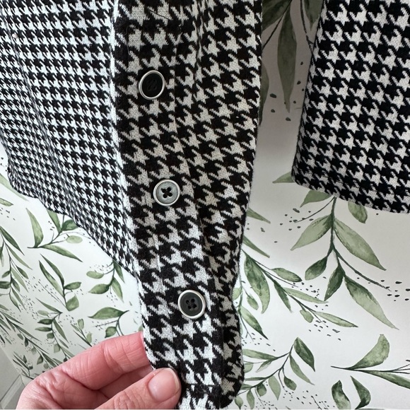 Talbots Black and White Houndstooth Sweater. Medium Petite. - Picture 5 of 9